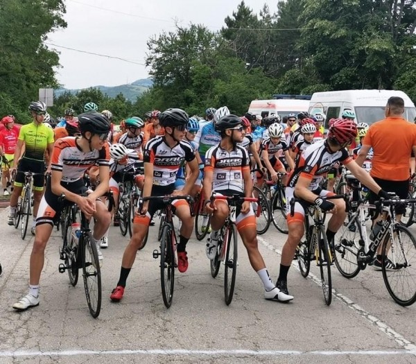 С челни места започнаха сезона казанлъшките колоездачи