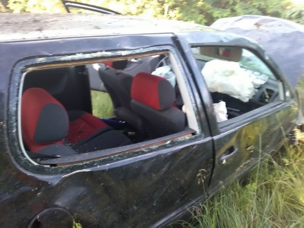 Кола излетя от пътя край Мъглиж