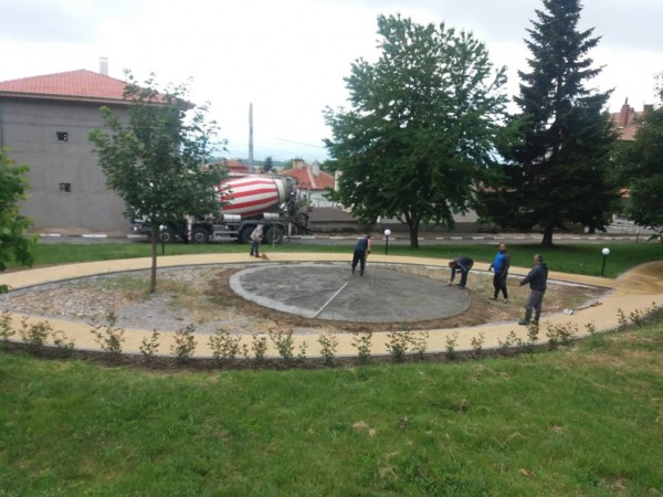 Нова детска площадка радва малчуганите в Шипка