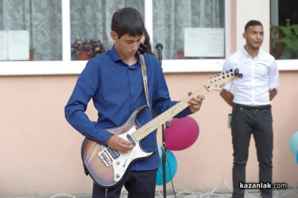 81 абитуриенти изпрати днес Механото