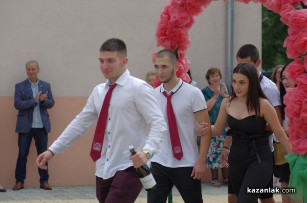 81 абитуриенти изпрати днес Механото