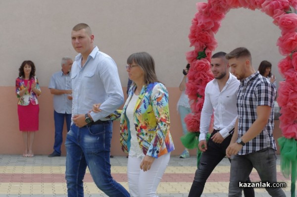 81 абитуриенти изпрати днес Механото