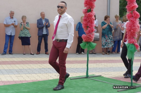 81 абитуриенти изпрати днес Механото