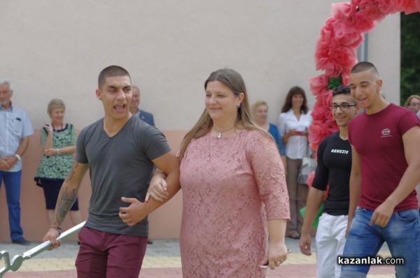 81 абитуриенти изпрати днес Механото