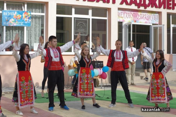 81 абитуриенти изпрати днес Механото