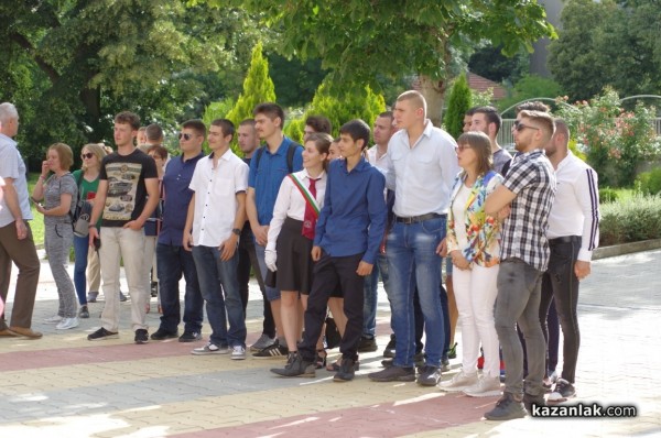 81 абитуриенти изпрати днес Механото