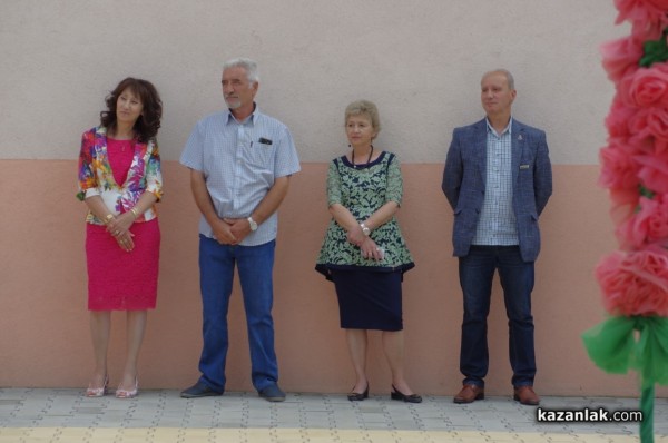 81 абитуриенти изпрати днес Механото