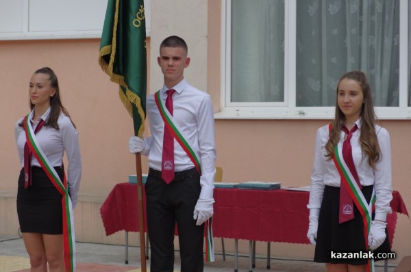 81 абитуриенти изпрати днес Механото