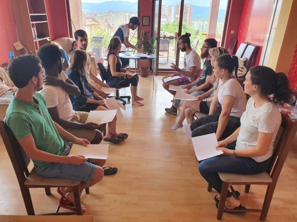 Чуждестранни доброволци пристигнаха в Казанлък да участват в Еко фестивал