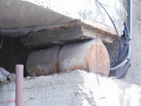 Ремонтът на надлеза продължава с почистване на пътната плоча и фугите