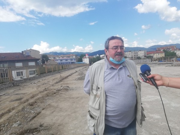 Ремонтът на надлеза продължава с почистване на пътната плоча и фугите