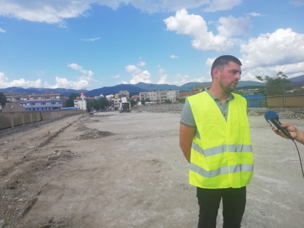 Ремонтът на надлеза продължава с почистване на пътната плоча и фугите