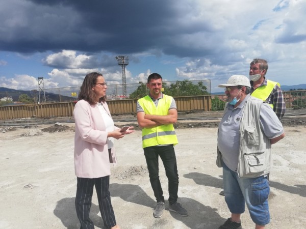 Ремонтът на надлеза продължава с почистване на пътната плоча и фугите