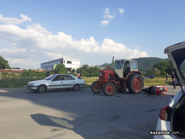 Моторист пострада при катастрофа на входа на Бузовград / ОБНОВЕНА