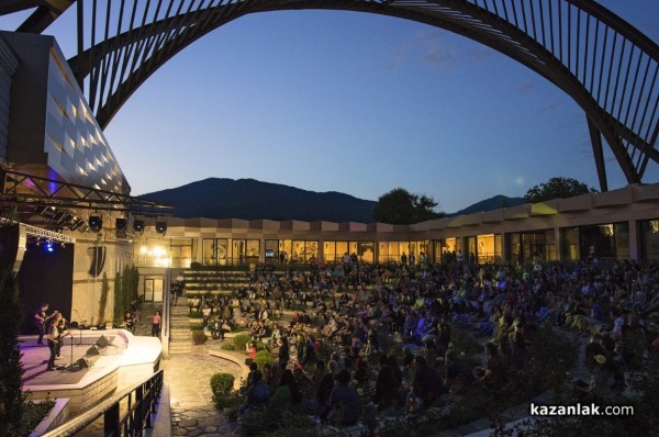 Публиката в амфитеатър “Дамасцена“ изкара БТР на бис