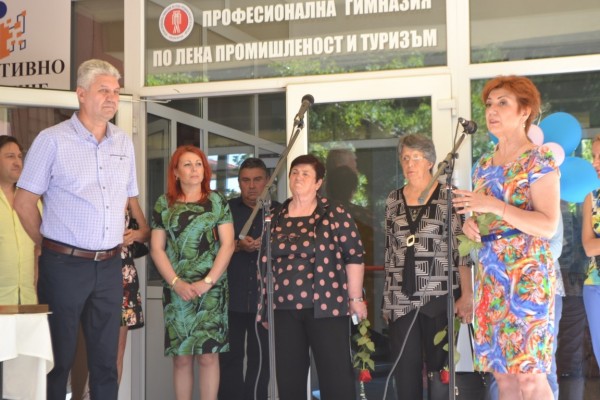 Честити 55 години на Професионалната гимназия по лека промишленост и туризъм