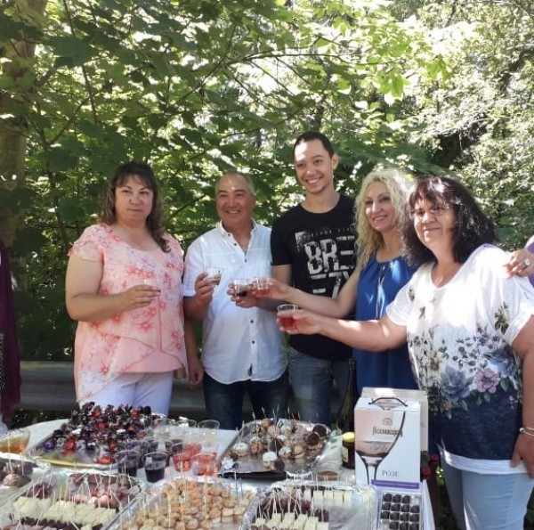 Шипченци изградиха кът за отдих с чешма със собствени средства