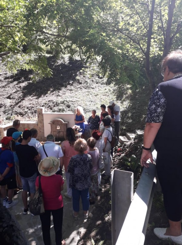 Шипченци изградиха кът за отдих с чешма със собствени средства