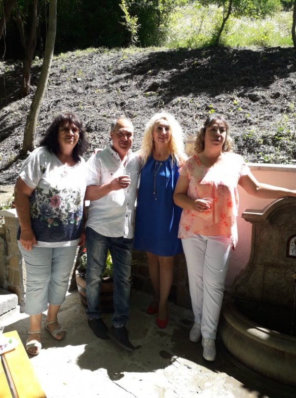 Шипченци изградиха кът за отдих с чешма със собствени средства