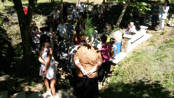 Шипченци изградиха кът за отдих с чешма със собствени средства