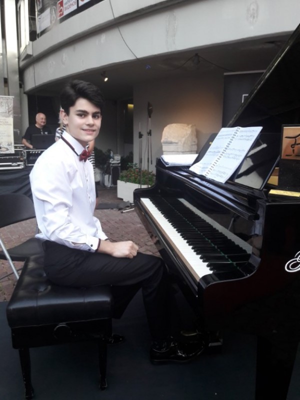 Виктор Владков за втори път грабна голямата награда на фондация “Енчо Керязов“