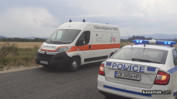 Кола излетя в канавката на пътя Шипка–Шейново