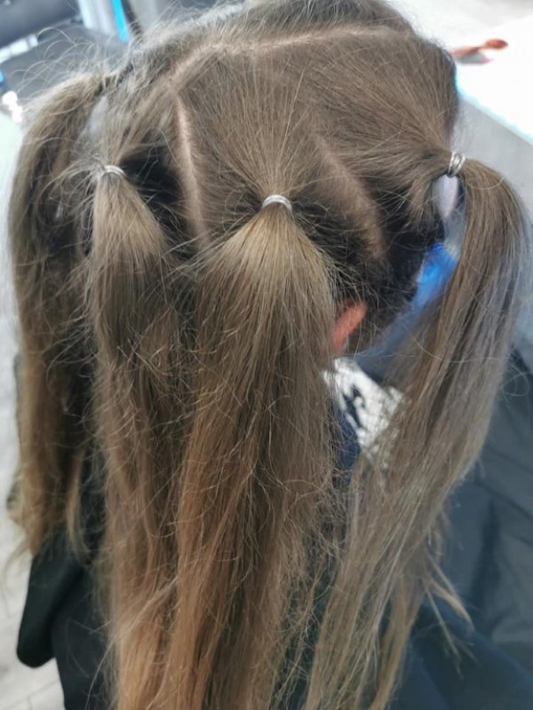 Поредният дарител седна на фризьорския стол на Стенли 