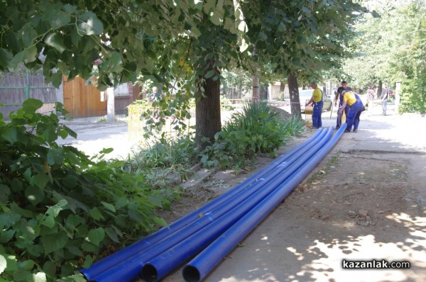 Започна асфалтиране на улици в квартала северно от Първи казармен район и ул.“Войнишка“ в Казанлък