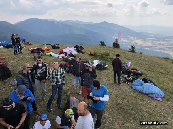 Ясен Савов грабна купата от националното по парапланеризъм в Казанлък