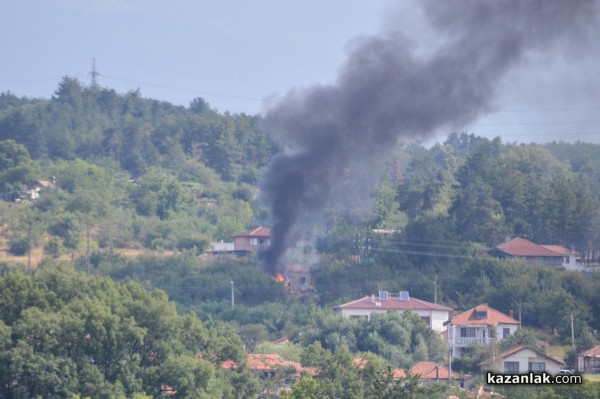 Пожар до Полицейската школа вдигна по тревога огнеборците