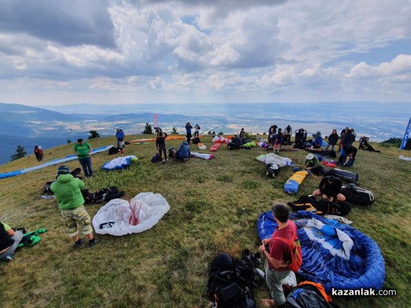 Ясен Савов грабна купата от националното по парапланеризъм в Казанлък