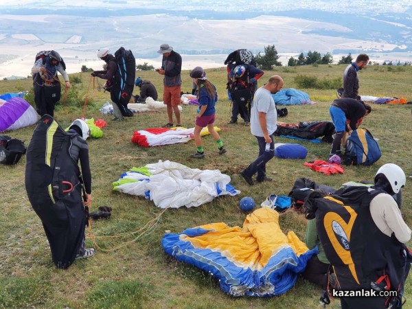 Ясен Савов грабна купата от националното по парапланеризъм в Казанлък