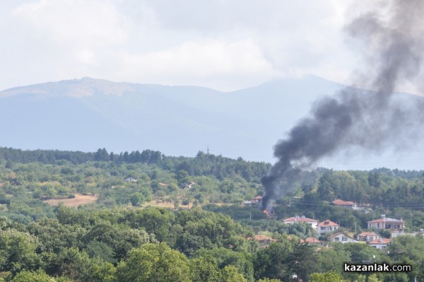 Пожар до Полицейската школа вдигна по тревога огнеборците