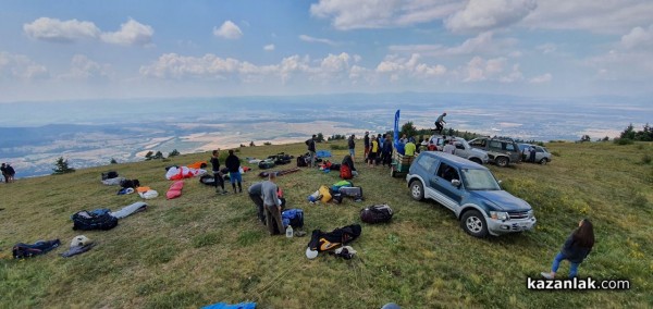 Ясен Савов грабна купата от националното по парапланеризъм в Казанлък