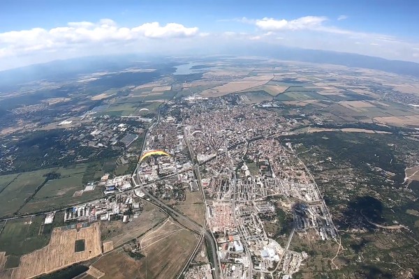 Вижте Розовата долина от птичи поглед – видео от шампионата по парапланеризъм