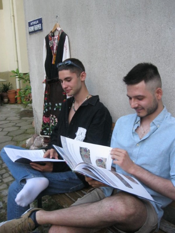 Художници разгадават тайния код на шевицата