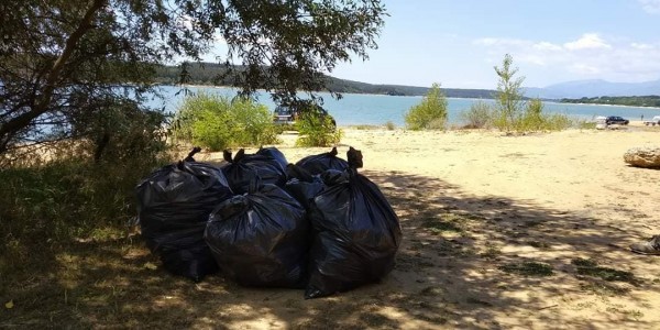 Активните доброволци подпомогнаха с дейности местната общност