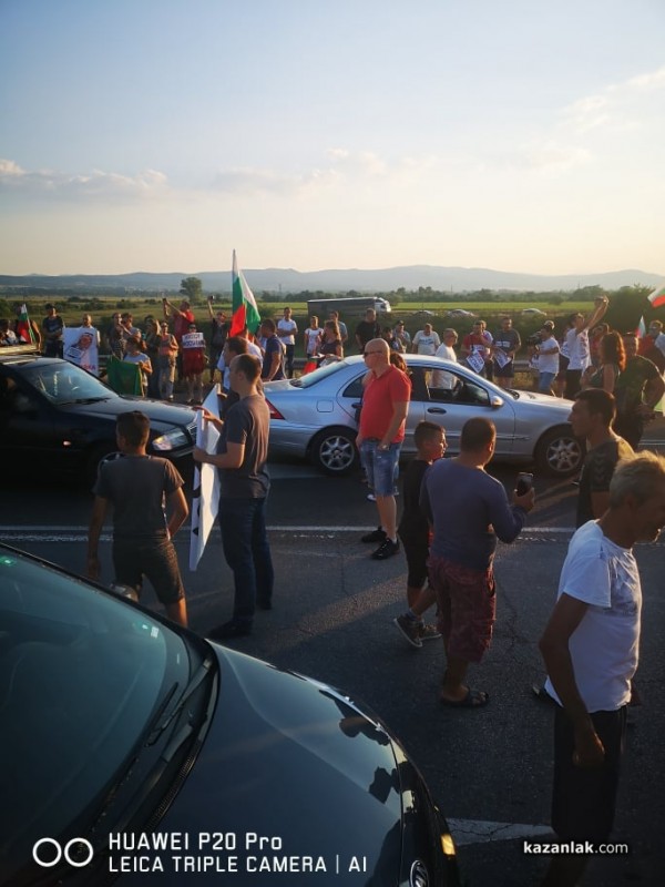 Около 2 часа продължи блокадата на пътя Казанлък-Стара Загора