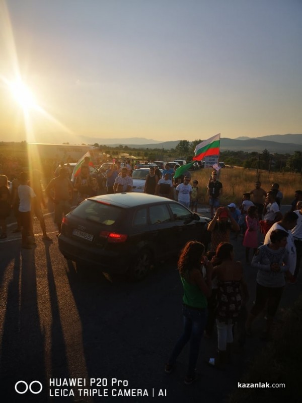 Около 2 часа продължи блокадата на пътя Казанлък-Стара Загора