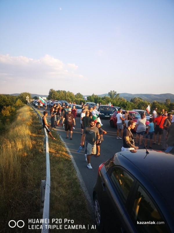 Около 2 часа продължи блокадата на пътя Казанлък-Стара Загора