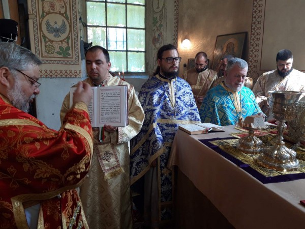 Митрополит Киприан освети чешма и площад в Мъглиж