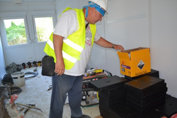 Демонтиране на парапети и ремонт на конструкцията затвориха пътното платно под надлеза