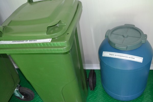 Мобилен център за разделно събиране на отпадъци заработи в Казанлък