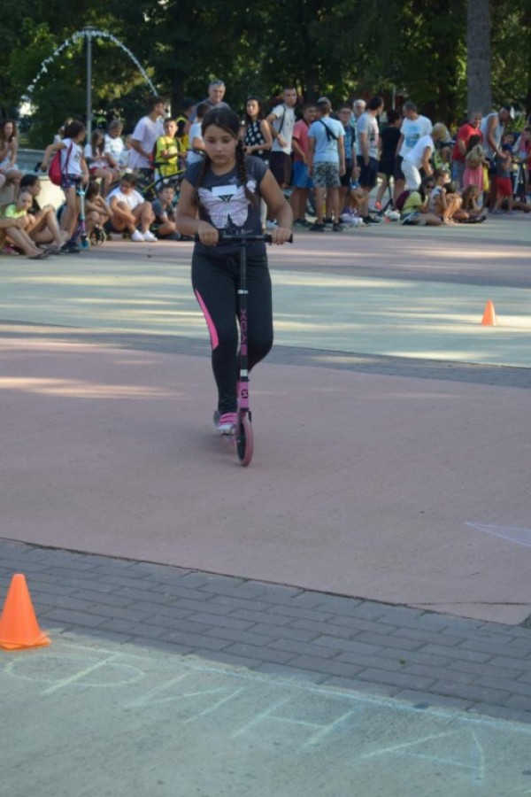 Над 100 деца и младежи показаха умения и бързина в състезание за ролери и тротинетки 