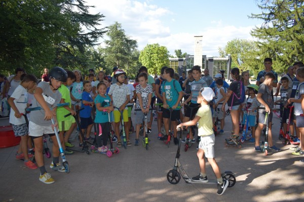 Над 100 деца и младежи показаха умения и бързина в състезание за ролери и тротинетки 