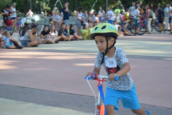 Над 100 деца и младежи показаха умения и бързина в състезание за ролери и тротинетки 