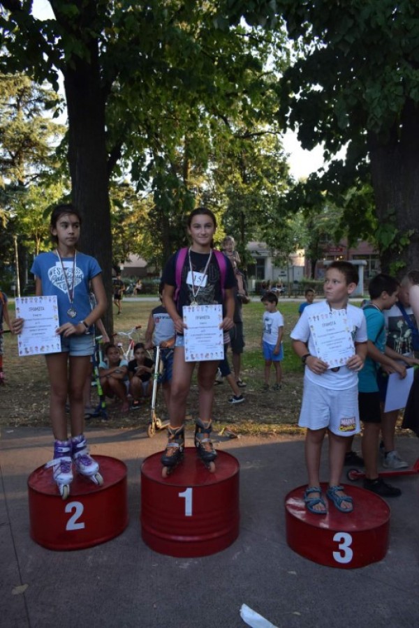 Над 100 деца и младежи показаха умения и бързина в състезание за ролери и тротинетки 