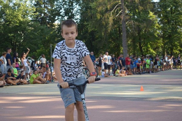 Над 100 деца и младежи показаха умения и бързина в състезание за ролери и тротинетки 