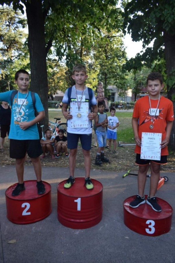 Над 100 деца и младежи показаха умения и бързина в състезание за ролери и тротинетки 