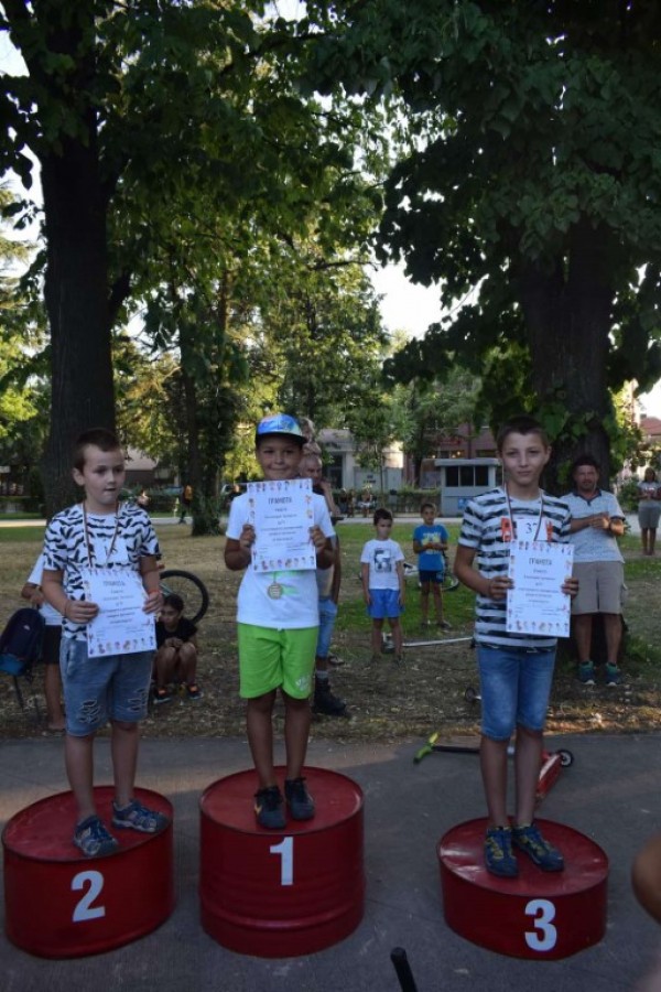 Над 100 деца и младежи показаха умения и бързина в състезание за ролери и тротинетки 